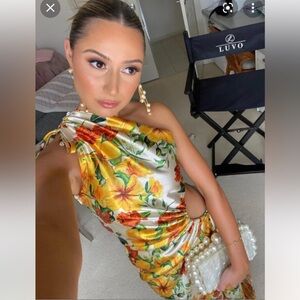 Never ended up wearing to wedding. Gorgeous dress!